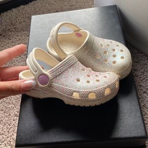 TODDLER SPARKLY CROCS